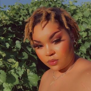 Meet your Posher, Maya